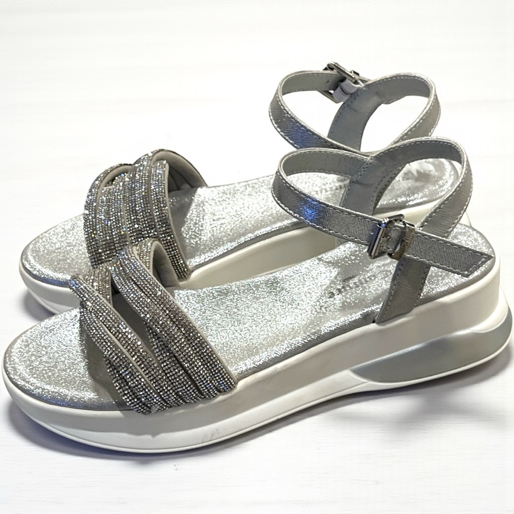 Juicy Couture Silver Metallic Sandals NWOT